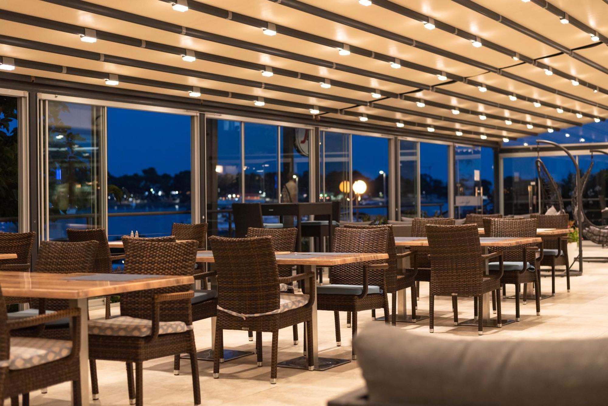 Hotel เพทรอซาเน ภายนอก รูปภาพ