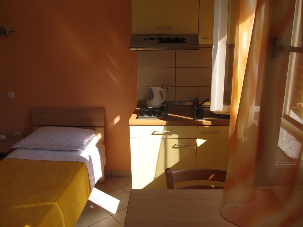 Hotel เพทรอซาเน ภายนอก รูปภาพ